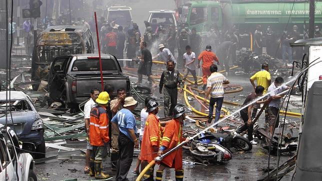 Al menos nueve muertos y 70 heridos por la explosión de tres bombas en