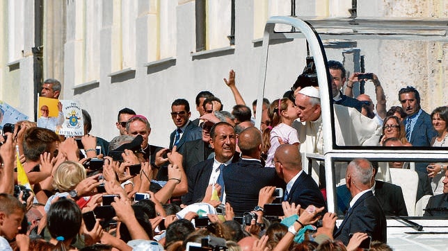 Papa Francisco Ayudar A Los Pobres Para Quedar Bien Es Pecado Grave