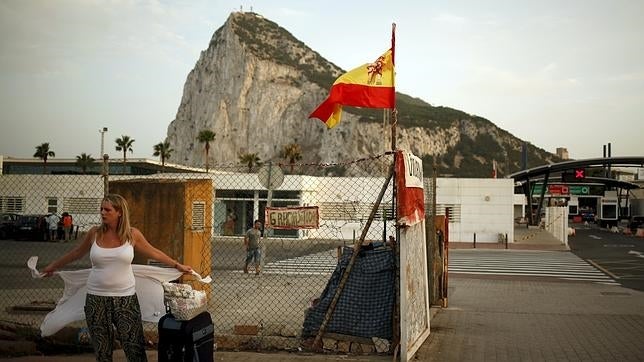 Gibraltar Acusa A Espa A Disparar Y Lanzar Ladrillos Contra Un