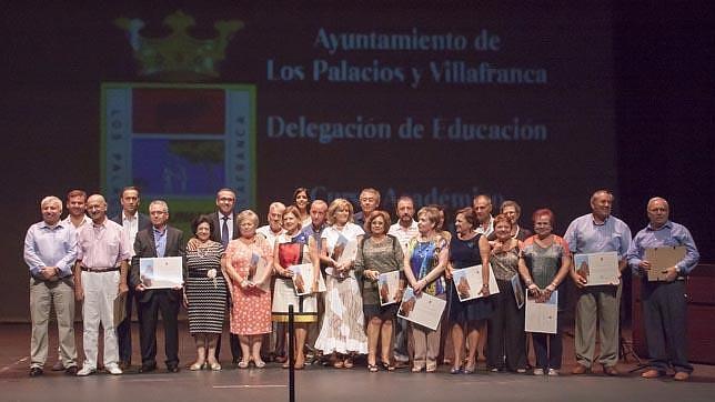 Los Palacios Rinde Homenaje A Sus Mejores Alumnos Y A Los Docentes