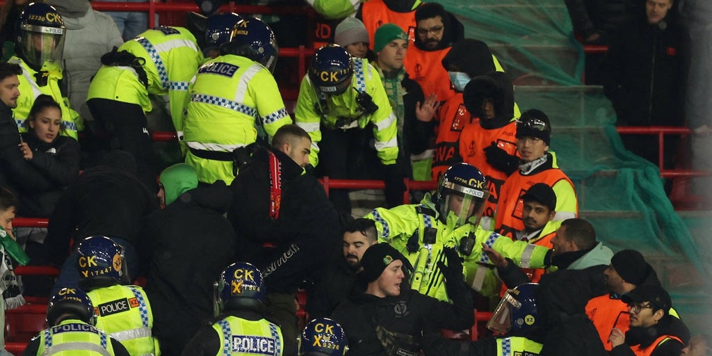 Así fueron los incidentes de los ultras del Betis en Old Trafford que