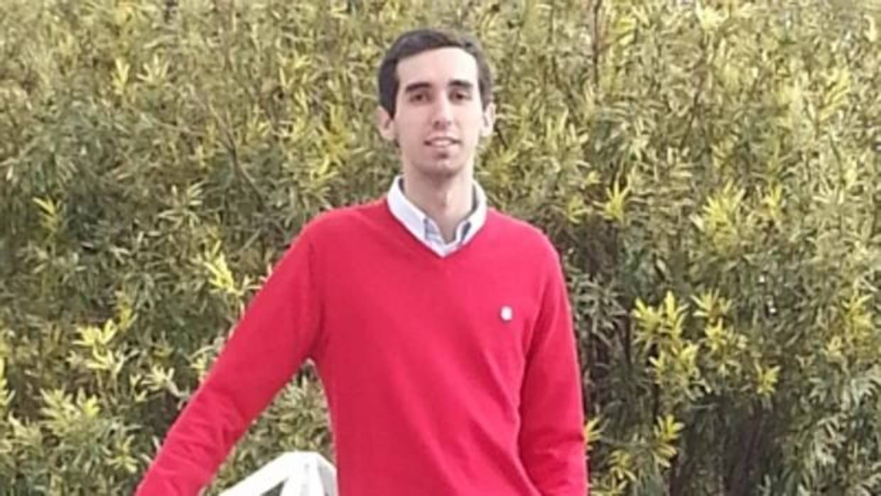 El graduado cordobés Juan Román número uno en el MIR de los físicos