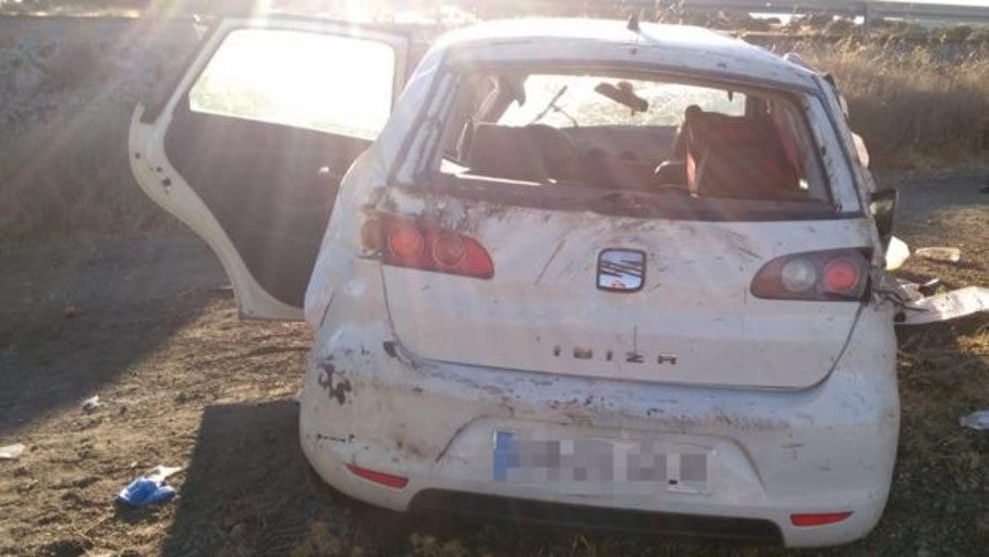 Herida Grave Una Mujer Al Salirse Su Coche Y Volcar En La Carretera En