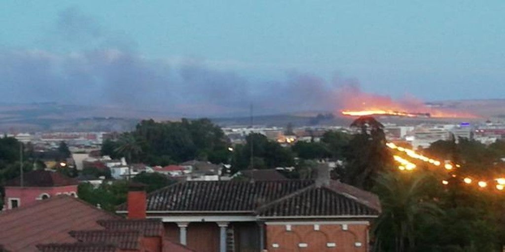 Extinguidos Los Dos Incendios De Anoche En C Rdoba Tras Quemar