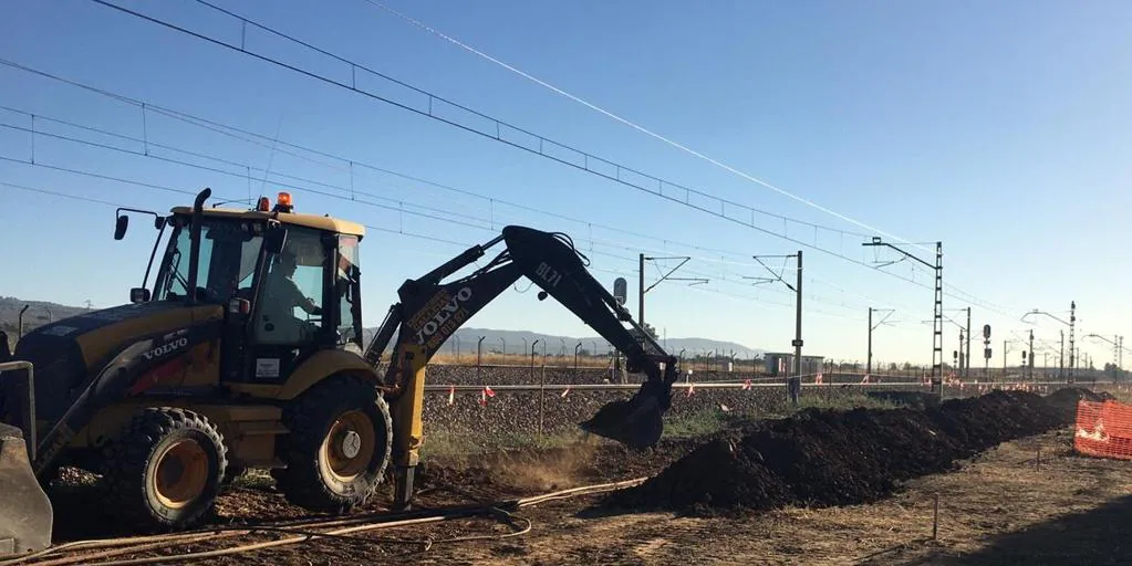 Así avanzan las obras del baipás del AVE en Almodóvar del Río en Córdoba