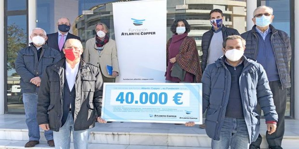 La Fundación Atlantic Copper entrega un cheque solidario de 40 000