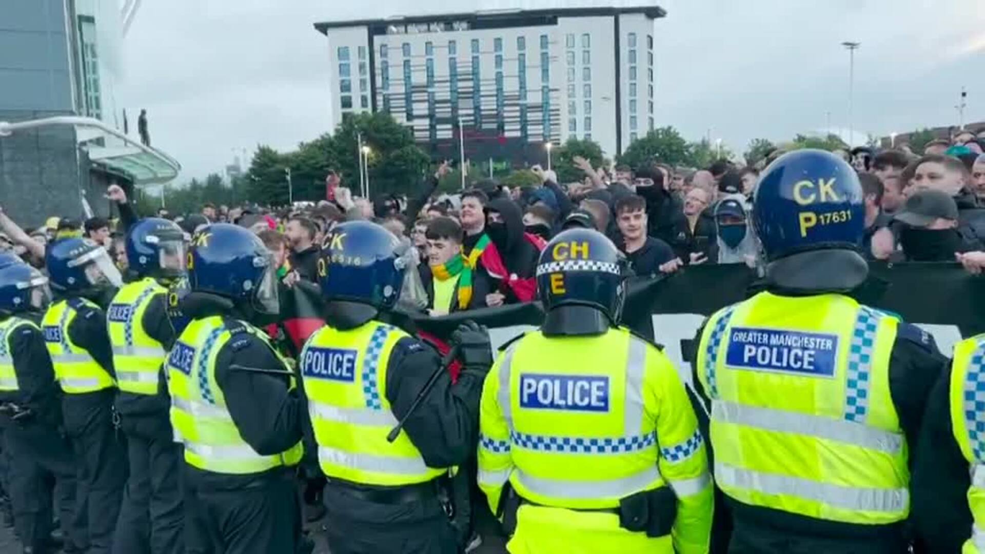 La Protesta De Los Aficionados Del Manchester United Contra Los Due Os