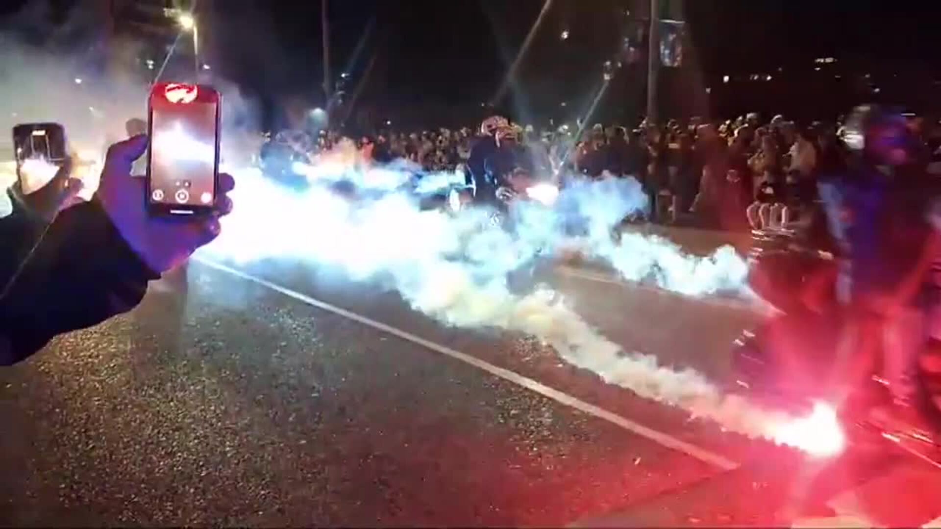 Ping Inos Enmudece Con Un Desfile De Antorchas Por La Dana Y Por