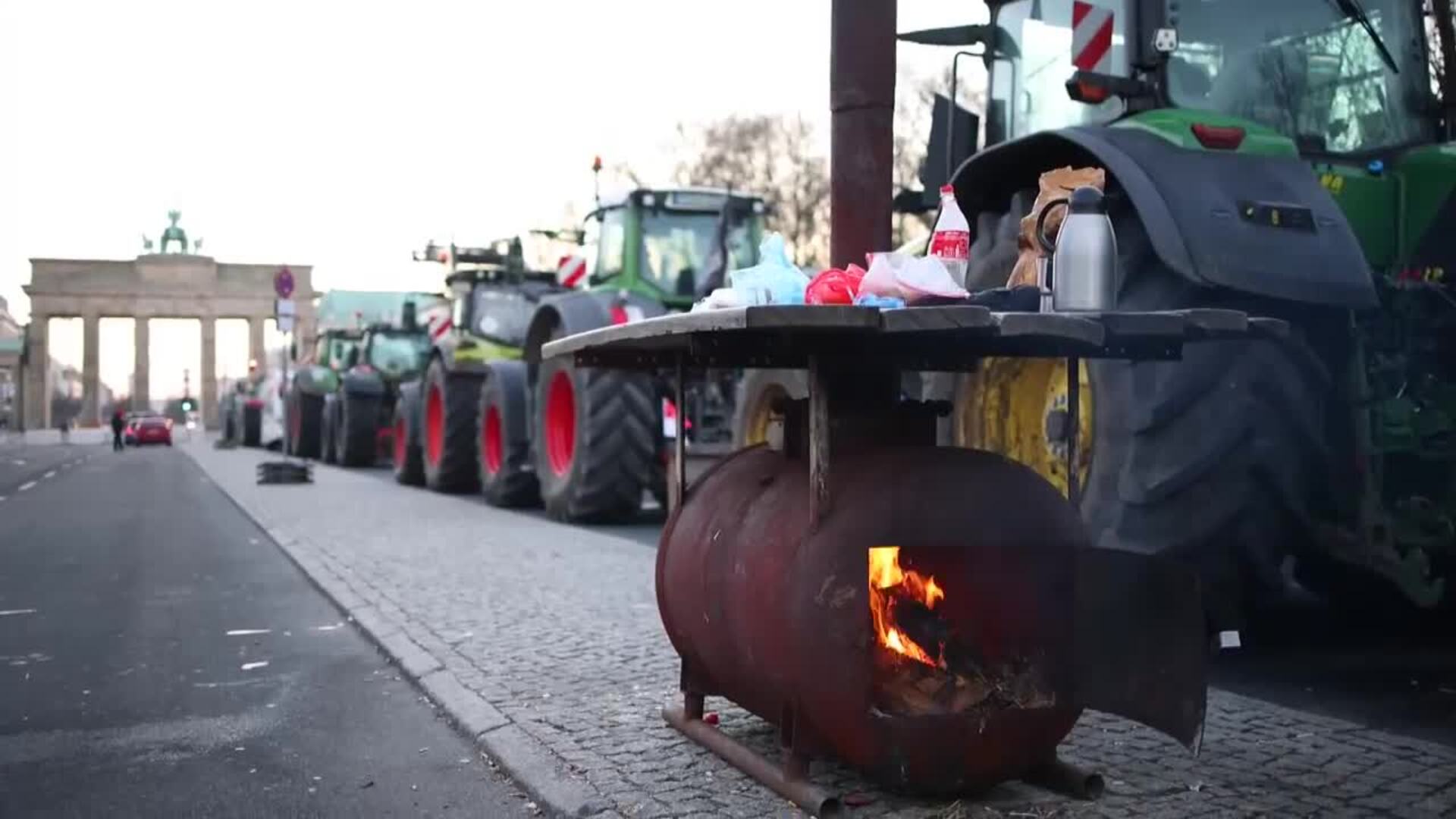 Agricultores Alemanes Protestan Contra El Recorte De Subsidios En Alemania