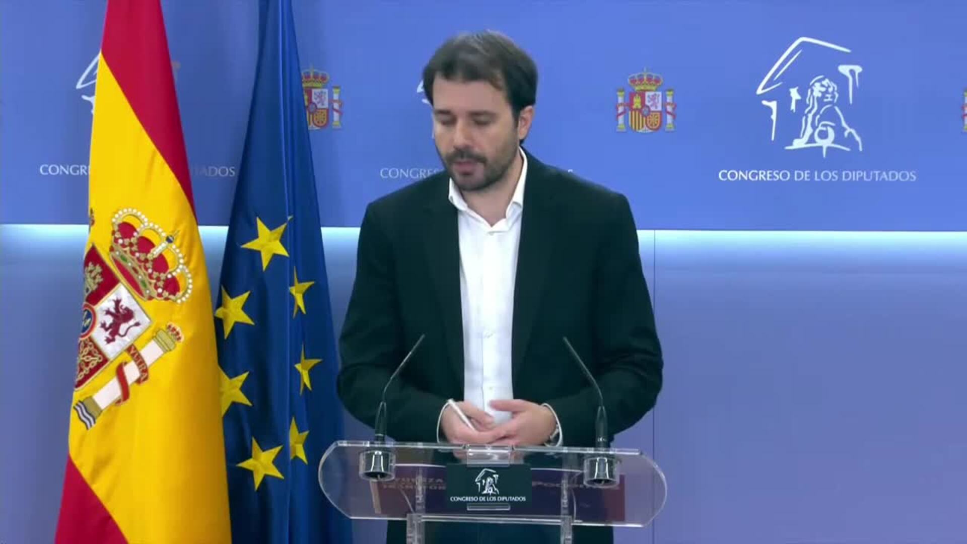 Podemos insta a un referéndum para reformar la Constitución