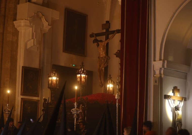 Las imágenes de la Buena Muerte en la Madrugada de la Semana Santa de Córdoba 2024