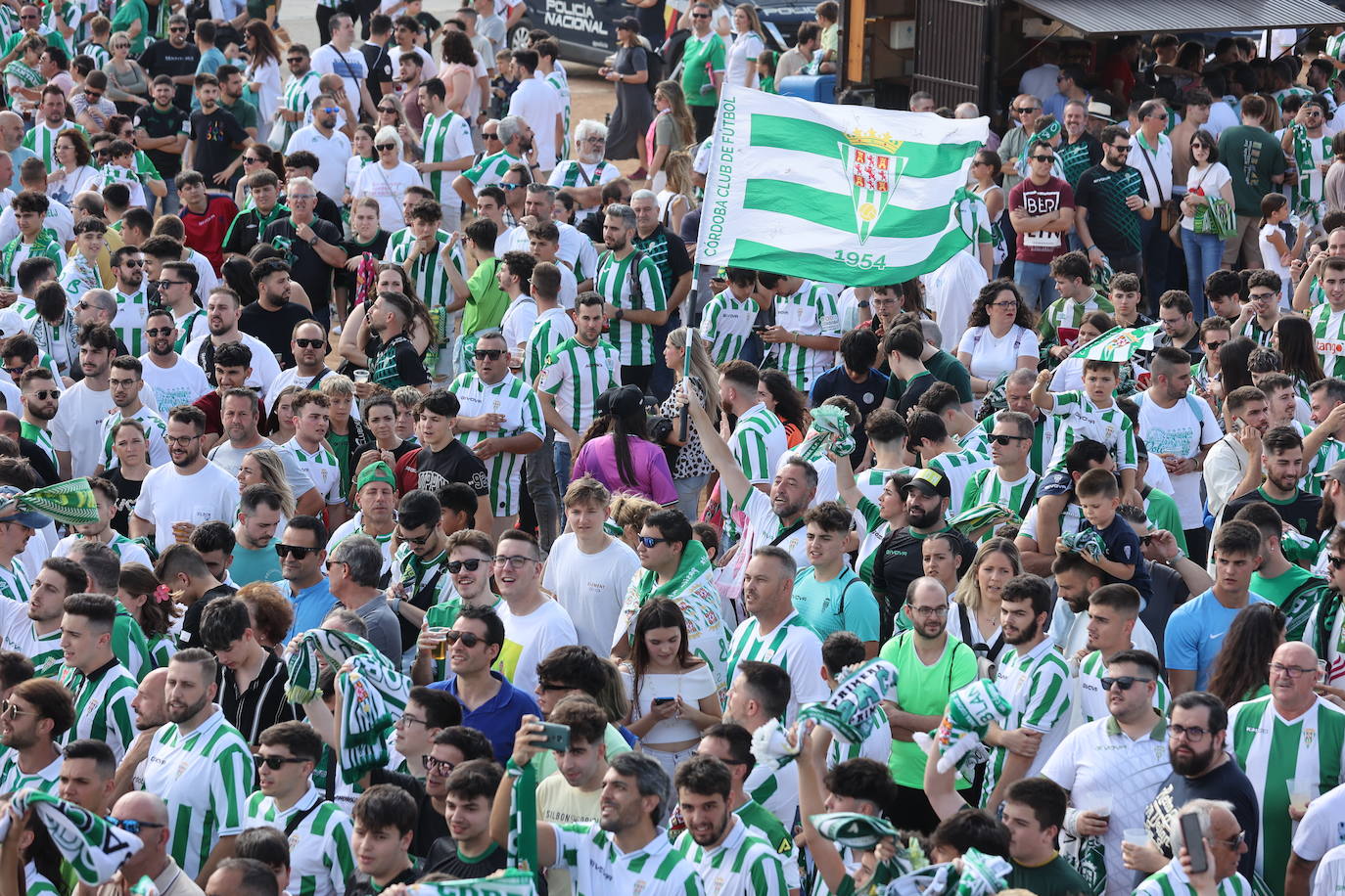 Fotos el impresionante recibimiento de la afición al Córdoba