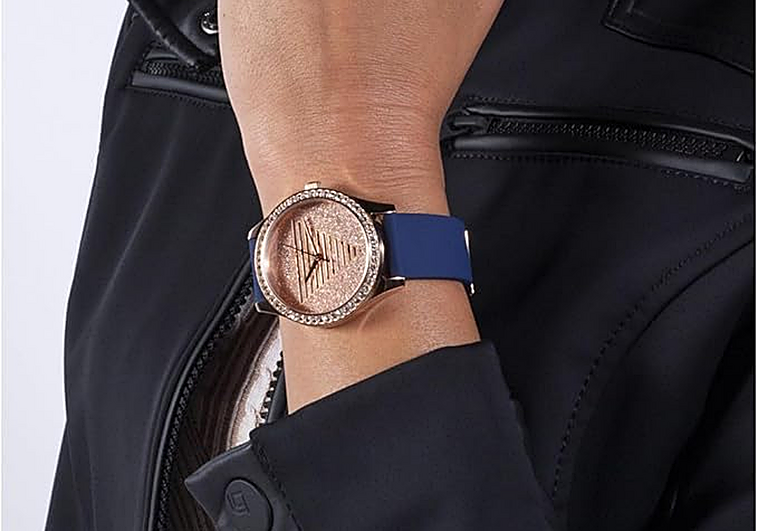 Elegante, sencillo y con descuento: este reloj Guess es un acierto para el Día de la Madre