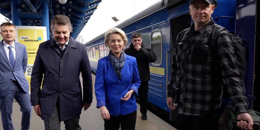 Von der Leyen llega a Kiev para reunirse con Zelenski en el día de Europa