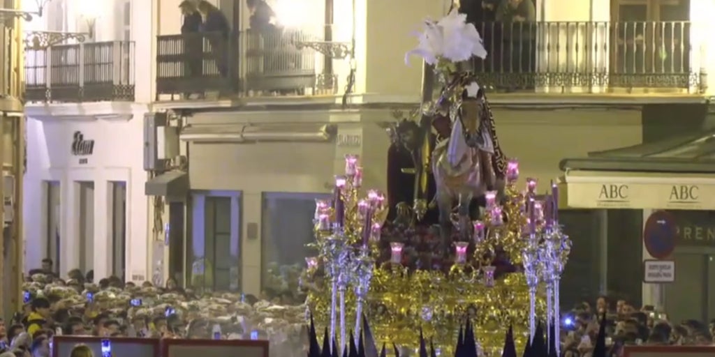 Semana Santa Sevilla El Misterio De Las Tres Ca Das De Triana