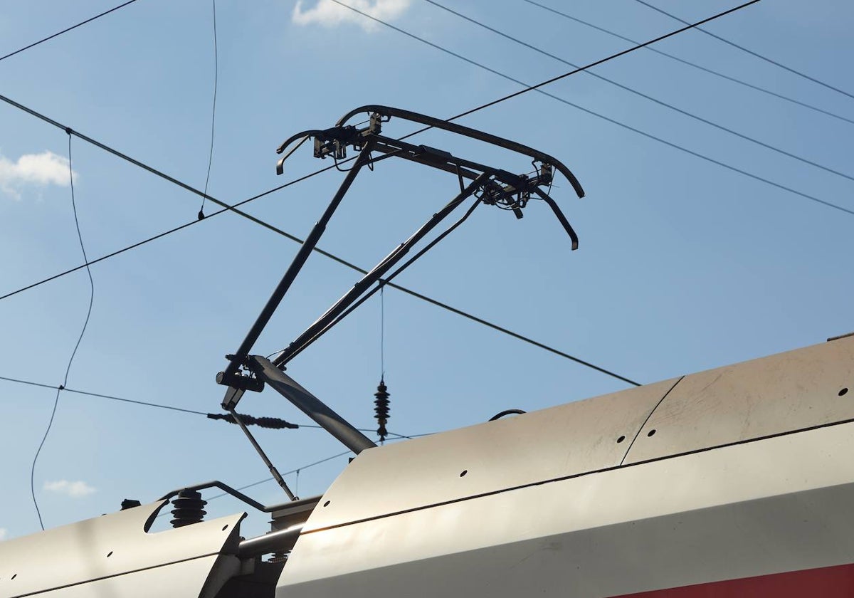 Qué es el pantógrafo de un tren el artefacto con el que se electrocutó