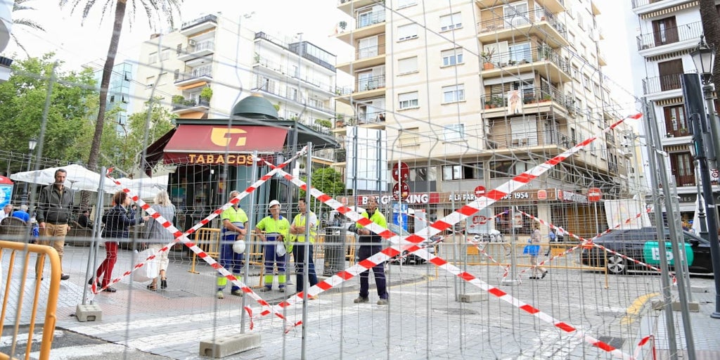 Caos de tráfico por las obras de la calle Zaragoza hasta 20 minutos de