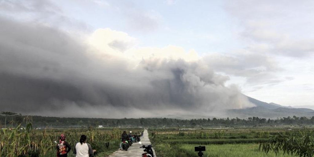 Alerta máxima en Indonesia por la erupción del volcán del Monte Semeru