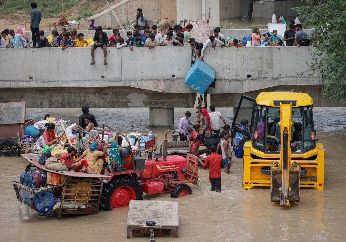 Cientos De Personas Evacuadas En La India Tras El Riesgo De