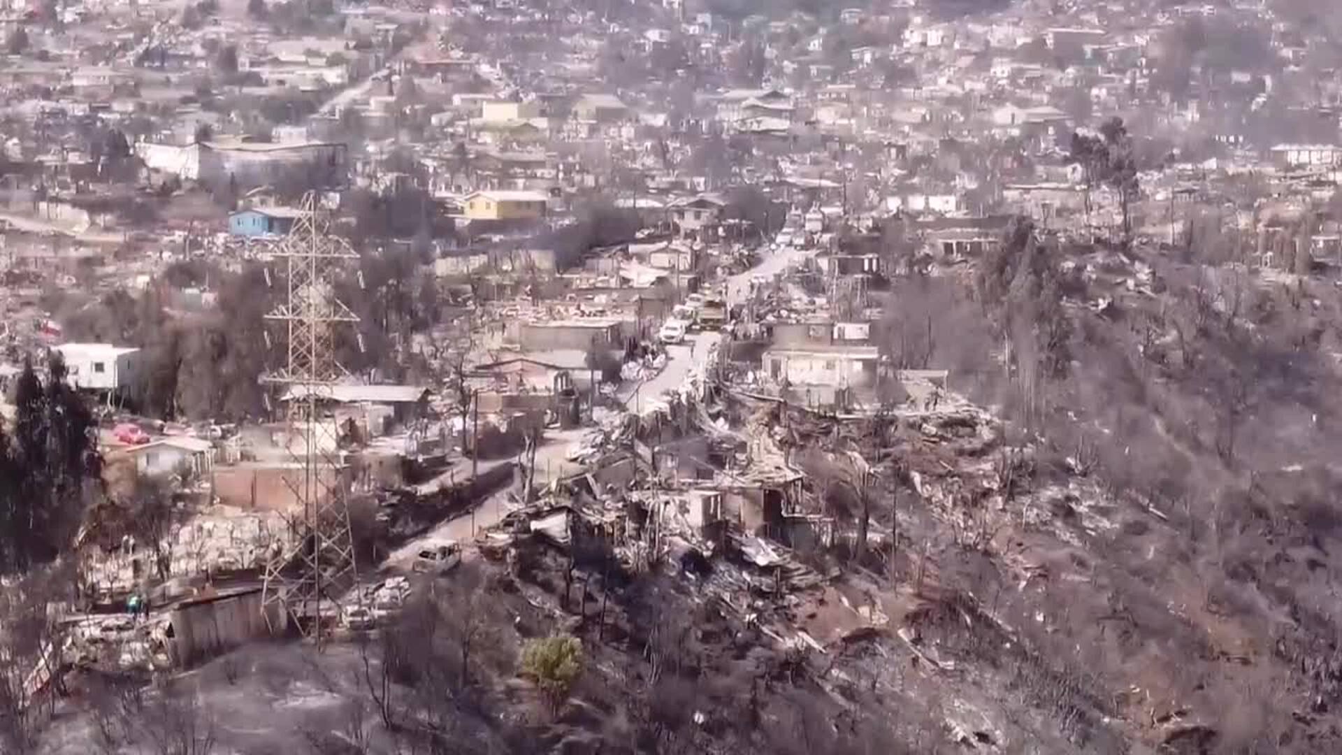 Suben a 99 los muertos en los devastadores incendios de Valparaíso