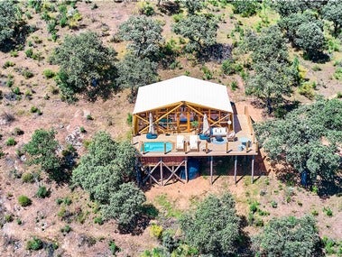 Imagen de una de las suites de Dehesa Experiences, Córdoba