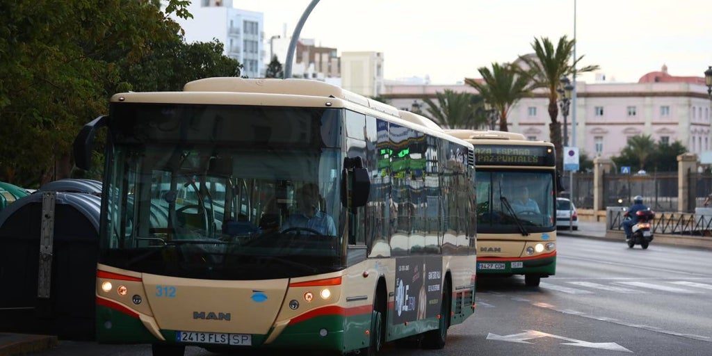 Óscar Torres propone la gratuidad de los autobuses urbanos durante la