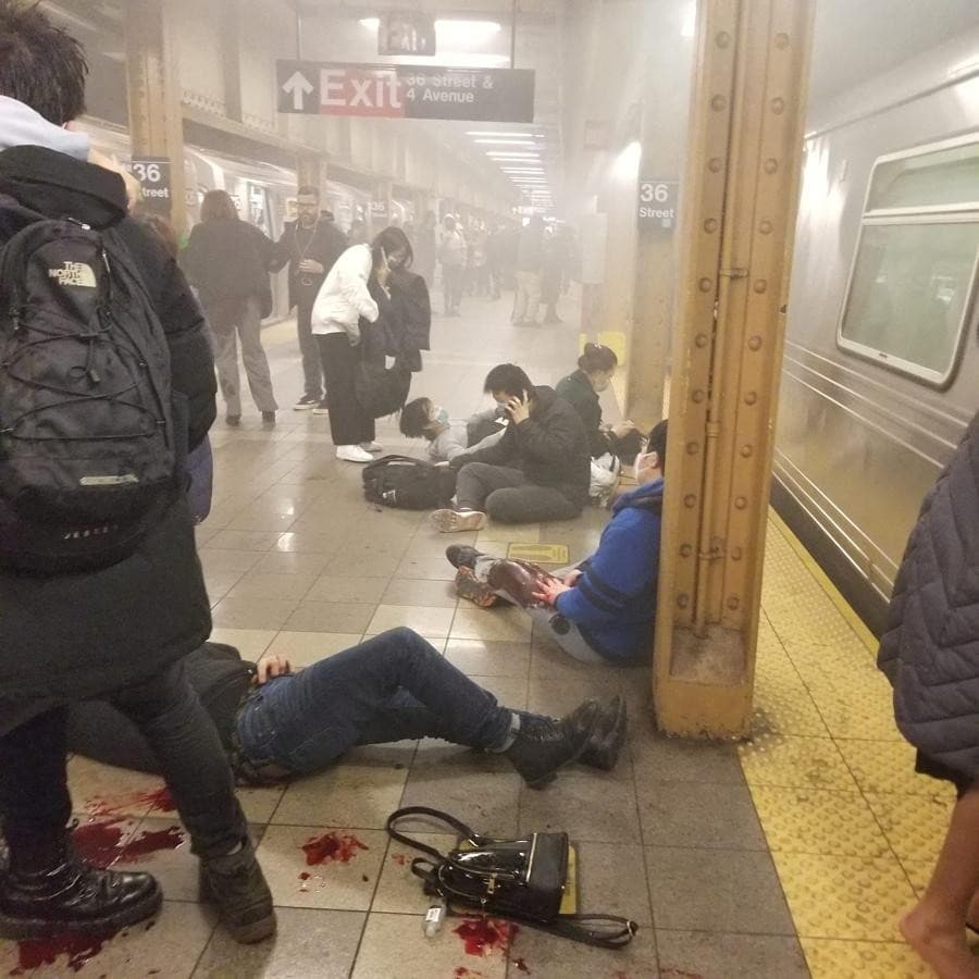 El tiroteo en el metro de Nueva York, en imágenes