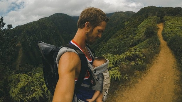 Mochilas portabebés para viajar en vacaciones