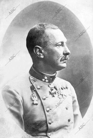 El general austriaco Potiorek, que ha Sido Reemplazado por el archiduque Eugenio