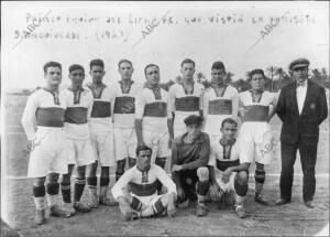 Primer equipo del Elche F. C. que Vistió la camiseta Blanquiverde, cuyo creador...