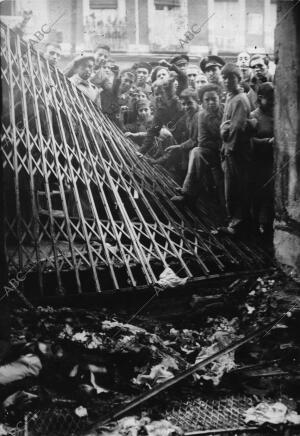 Saqueo de Tiendas en puente de Vallecas, en mayo de 1936