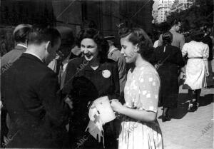 Colecta por las Calles de Madrid, A beneficio de la cruz Roja Española, en 1943