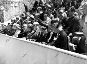 La tribuna del cuerpo diplomático durante el desfile de la victoria de 1959