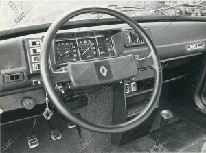 Elementos de mejora en el interior del Renault 5 TS. En la imagen del...