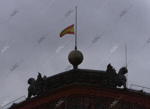 media asta de bandera en Atocha, el día después de los Atentados con bomba en...