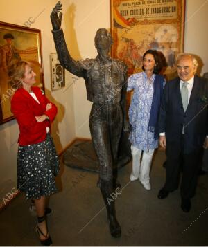 Presentacion de una estatua de Luis Miguel Dominguin el el museo taurino de la...