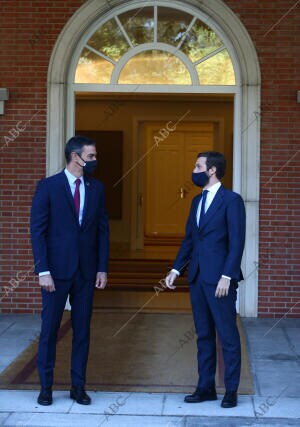 Reunión entre el presidente del Gobierno Pedro Sánchez y el líder del PP, Pablo...