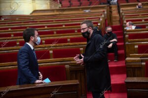 El vicepresidente de la Generalitat, Pere Aragonéz, habla con Vidal Aragonés...