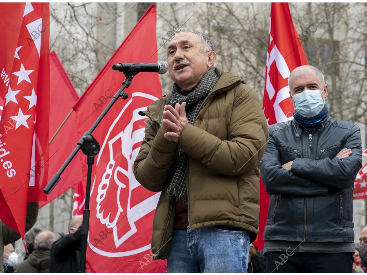 Unai Sordo Cc Oo Y Pepe Lvarez Ugt Se Concentran En Las Puertas