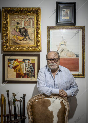 Paco Arévalo Fotografiado en su Casa