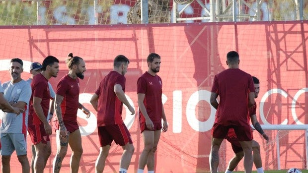 Los jugadores del Sevilla FC han regresado al trabajo después de tres días de descanso