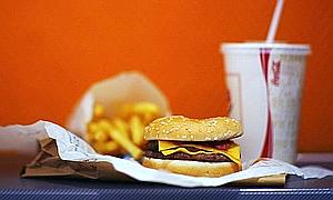 La comida basura acelera el envejecimiento