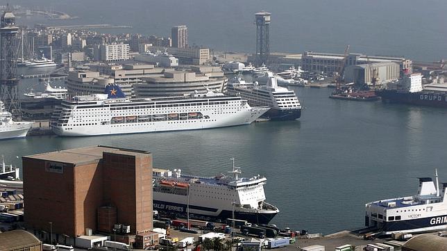 El turismo de cruceros mantiene a flote su crecimiento en Barcelona