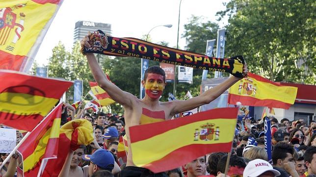 Más de 10.000 aficionados vieron a la selección en el Bernabéu