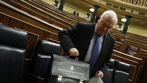 Moratinos augura alguna «sorpresa estival» en las relaciones con Cuba