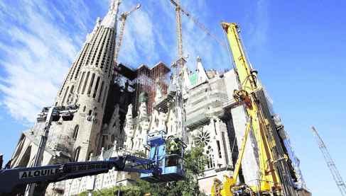 Nadal pide una auditoría para el túnel del AVE, pero también para la Sagrada Familia