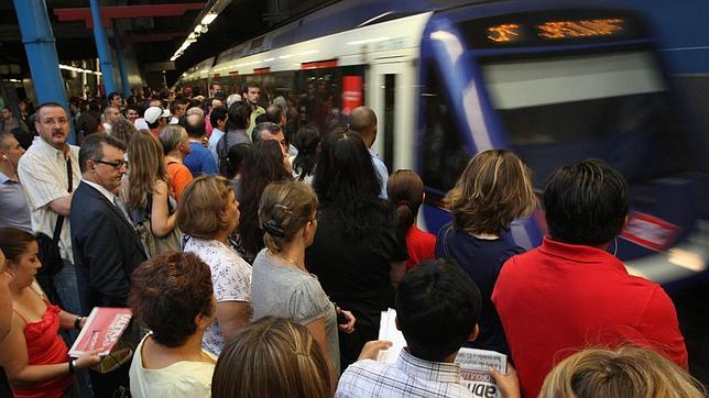 CC.OO. estudia denunciar a Aguirre por prevaricación con los servicios mínimos