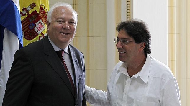 Moratinos cree que su viaje a Cuba ayudará a poner fin a la «posición común» de la UE