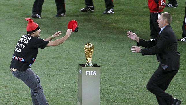 Jimmy Jump será acusado de intento de robo de la Copa del Mundo