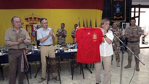 Chacón: «Estamos en una misión de imposición de paz que ha de convivir con escenarios de guerra»